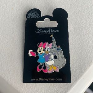 Disney Minnie and Daisy Pin